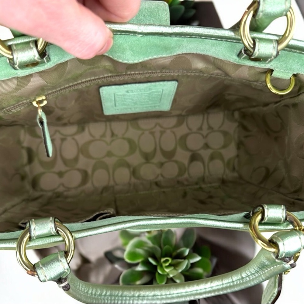 Coach Green and Tan Tote with Woven Design - Picture 7 of 16